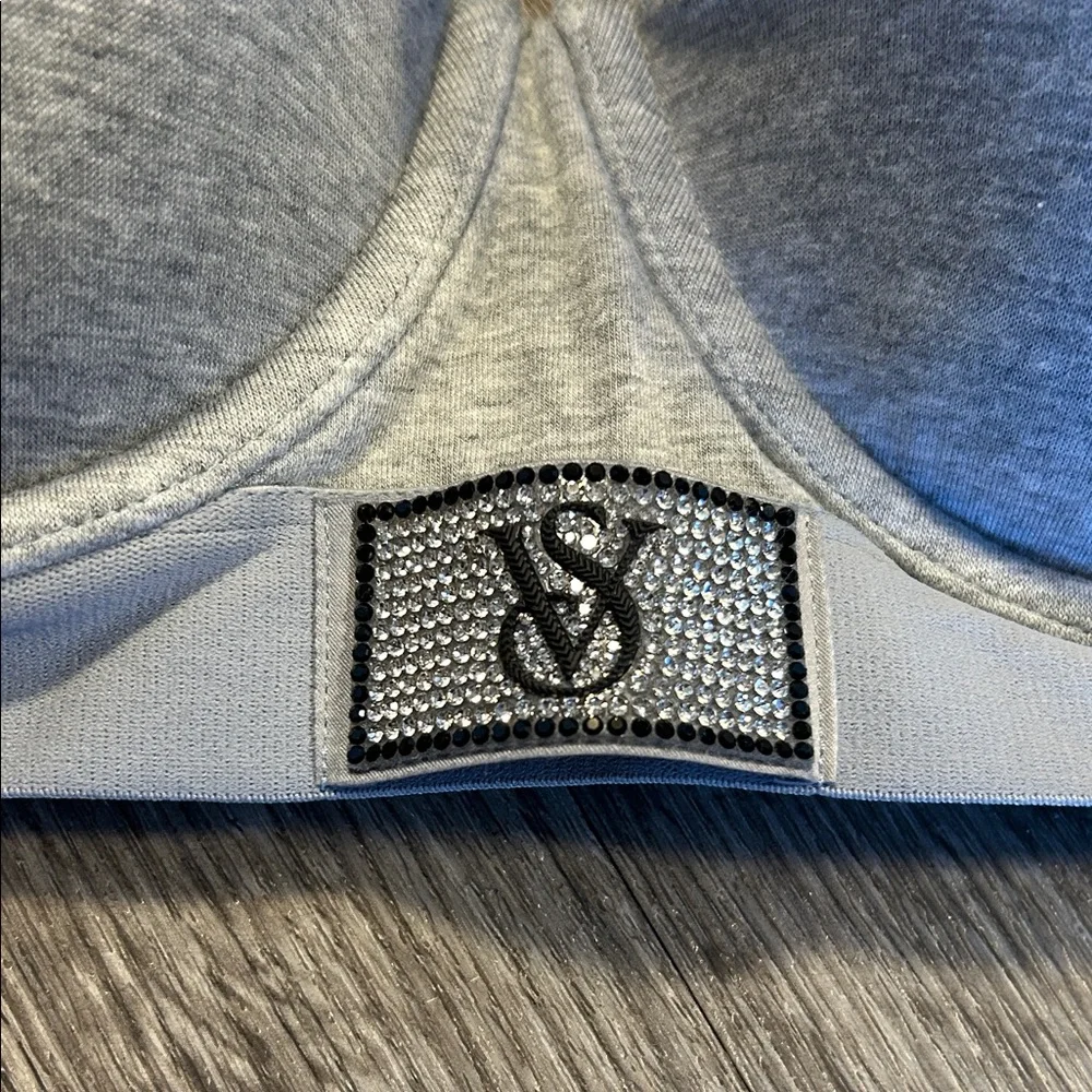 Victoria’s Secret 38D T-Shirt Bra Gray Sparkle VS Logo Lightly Lined - Picture 2 of 8